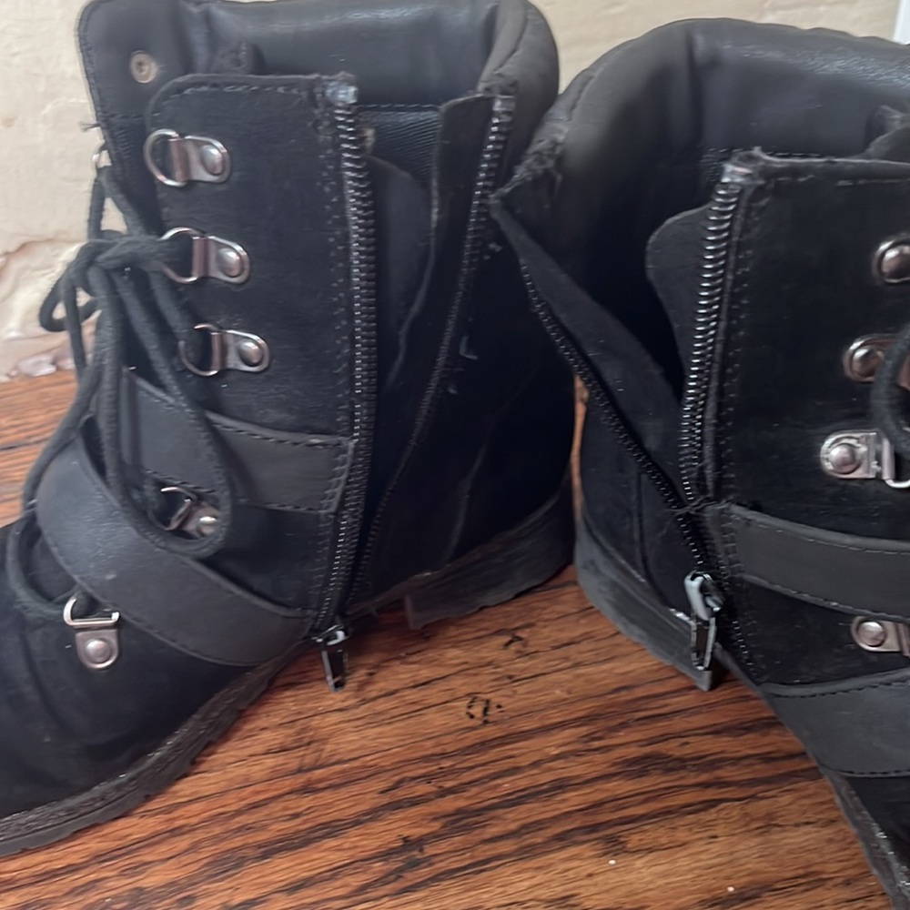 Boots - Picture 2 of 5